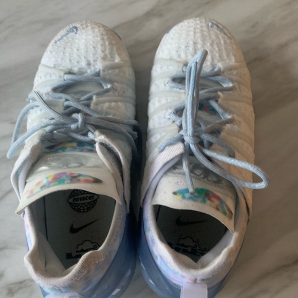 Nike LeBron 18 Women’s size 6 Basketball shoe - Picture 2 of 5